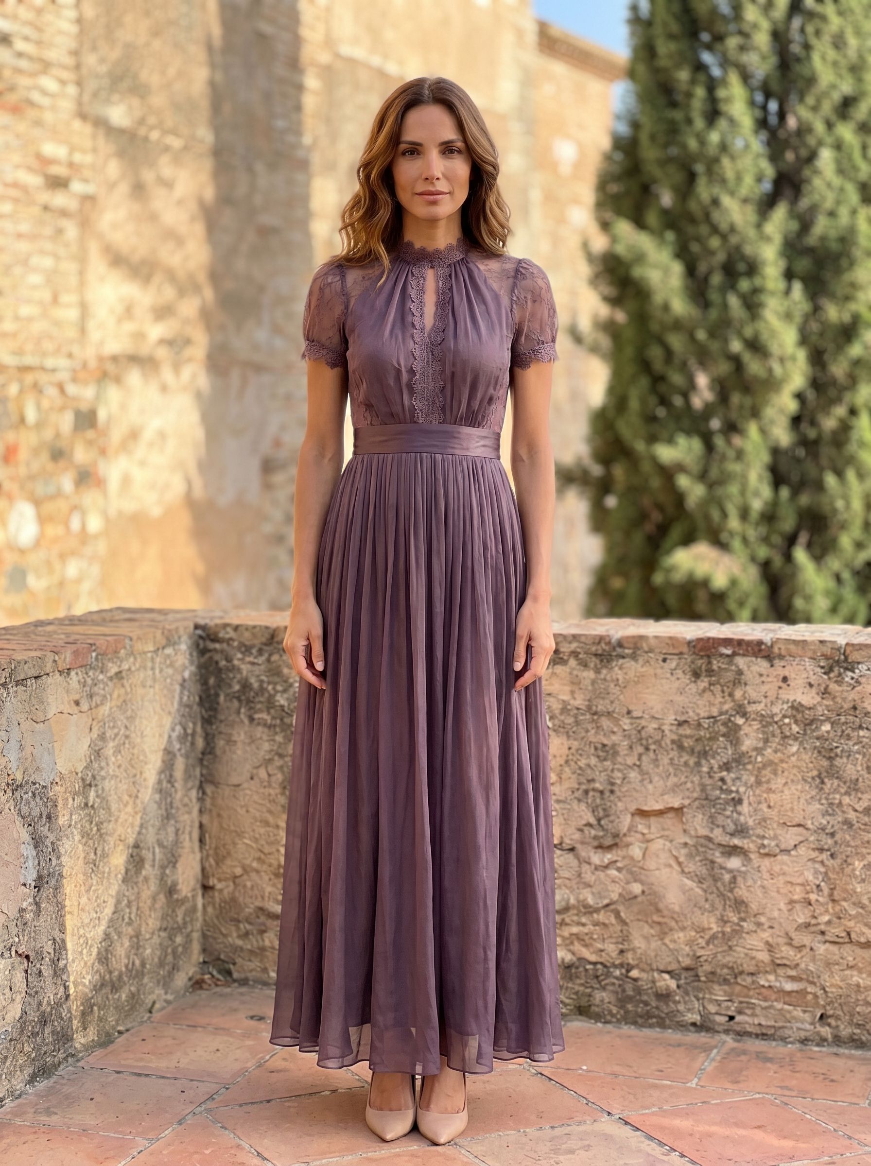 Rosaria | Abito Lungo Viola con Scollo a Chiave, Bordo in Pizzo di Chiffon