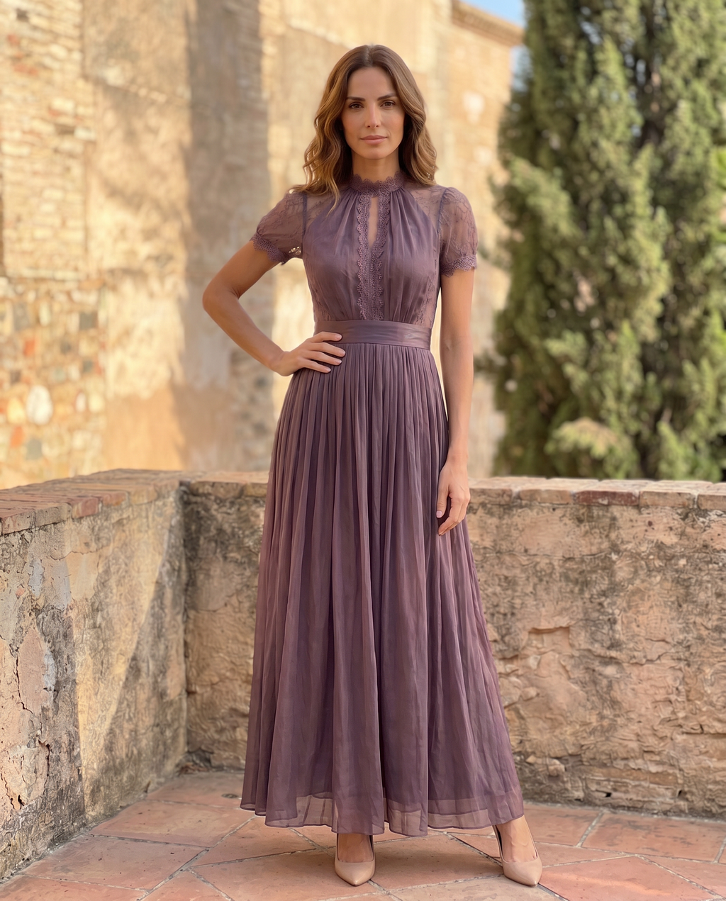 Rosaria | Abito Lungo Viola con Scollo a Chiave, Bordo in Pizzo di Chiffon